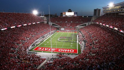 开云app下载-《2025英雄联盟季中赛，传奇再次上演》，2050年英雄联盟总决赛